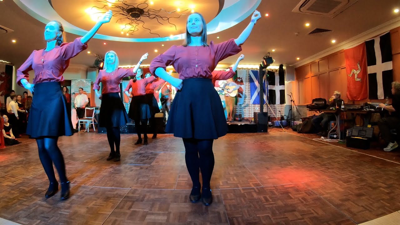 Shooyl Inneenyn:  Manx dancing by Skeddan Jiarg