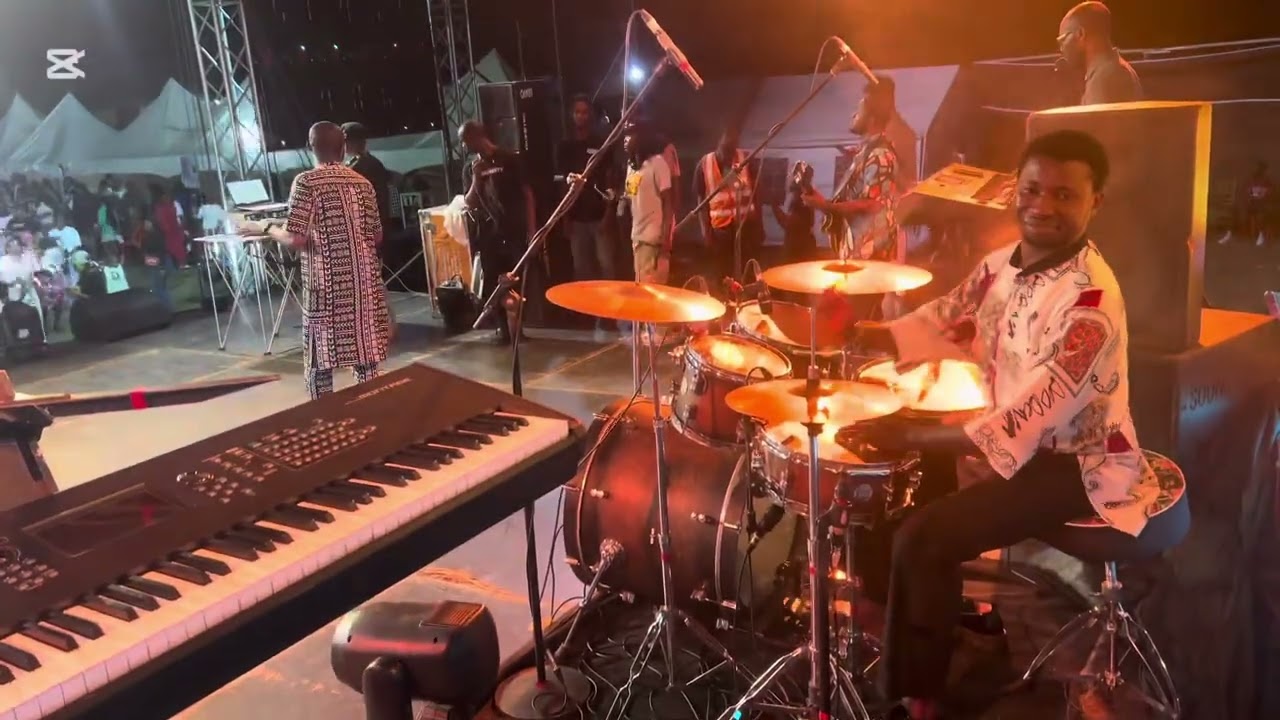 😱 🔥 powerful and extravagant Gospel praise in different Languages. This is topnotch 😮 🔥 #viralvideo 