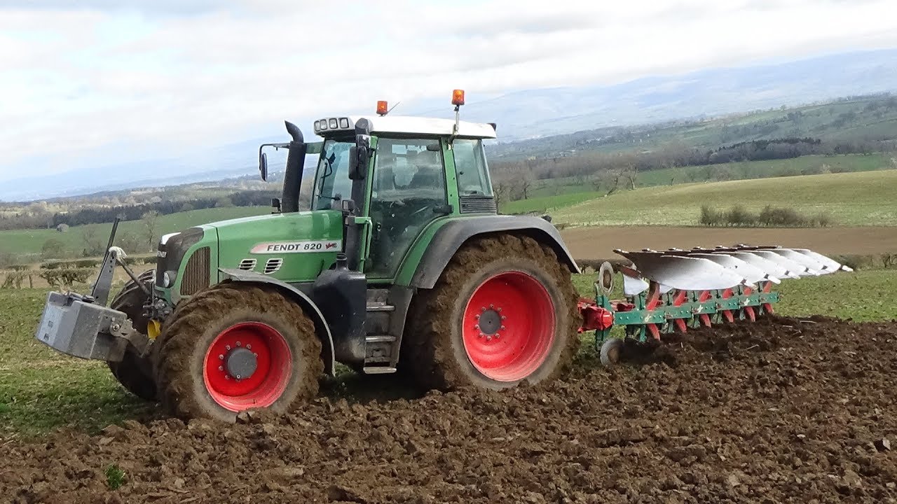 Ploughing up the hill with Fendt 820 & 6 furrow plough - SOUND!