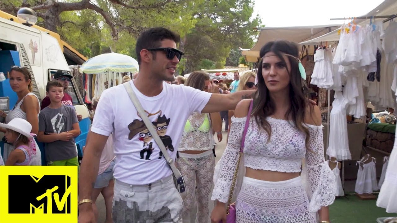 #Riccanza 3 Episodio 9: Elvezia e Juan si incontrano al mercatino Hippy di Ibiza