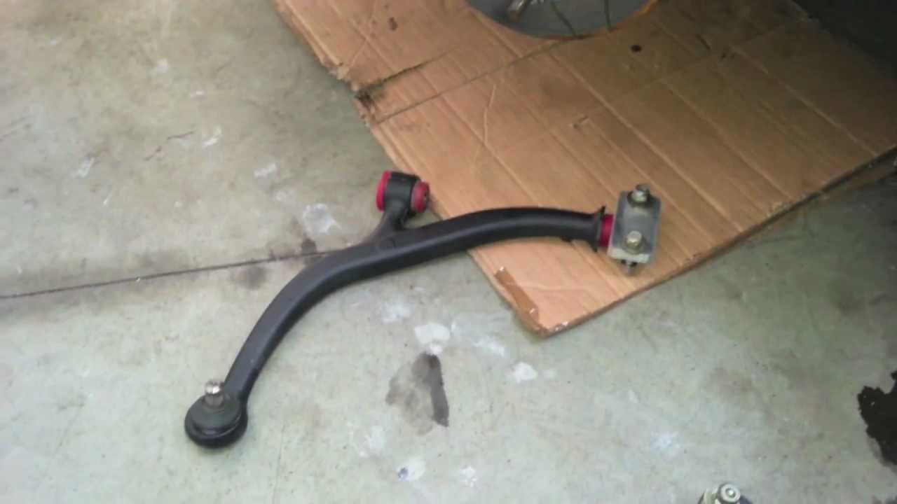 Peugeot 106 s16 : Démontage d'un triangle de train avant