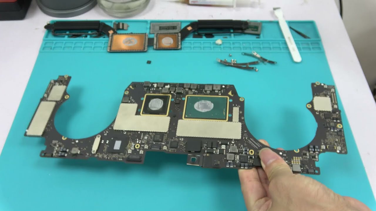 MacBook Pro 15-inch Internal LCD Does Not Display But External Display is Normal