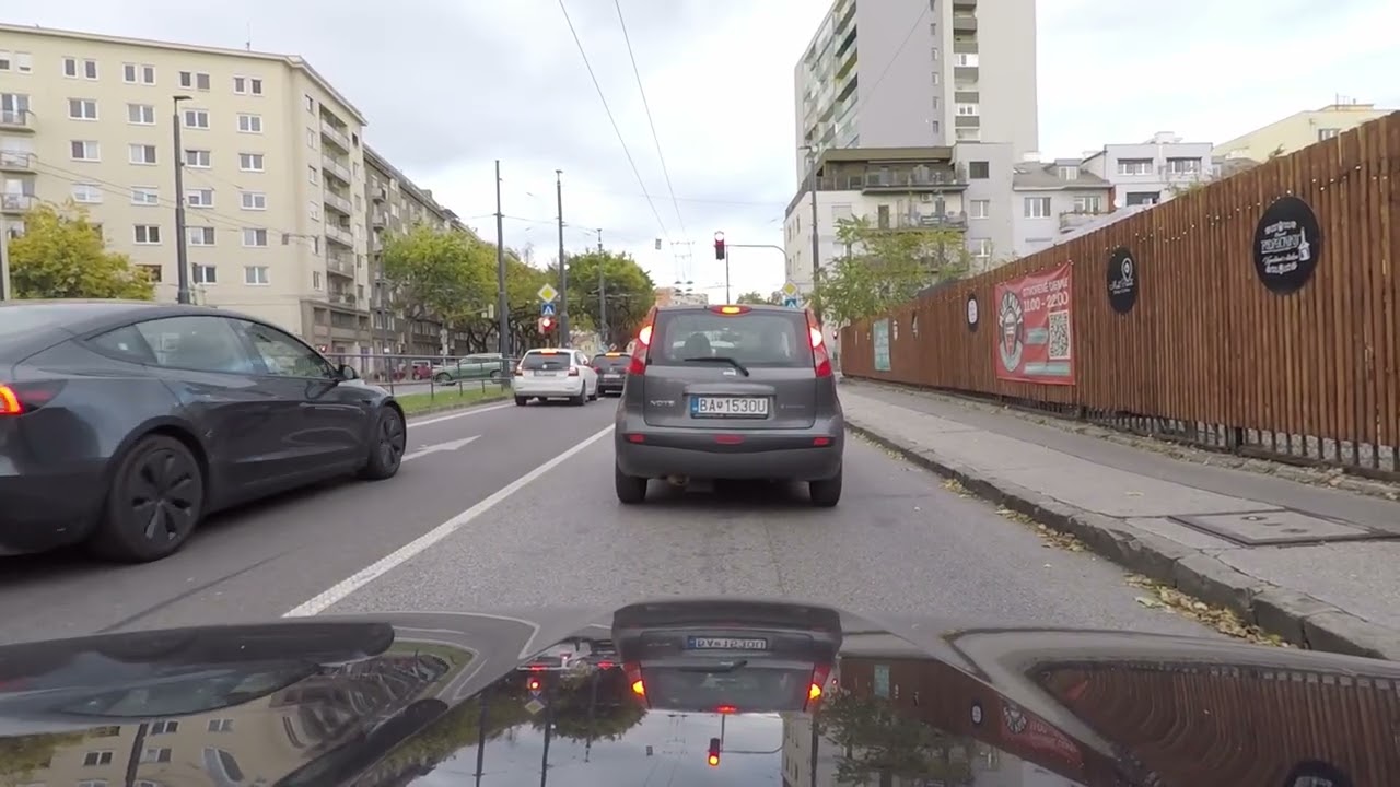 Jazda autom z podzemnej garáže OC Nivy Bratislava smerom na Račianske Mýto