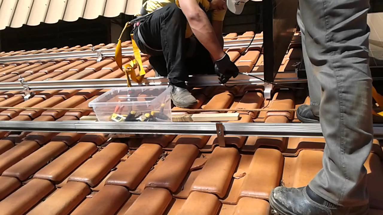 fixação dos trilhos do módulos solar