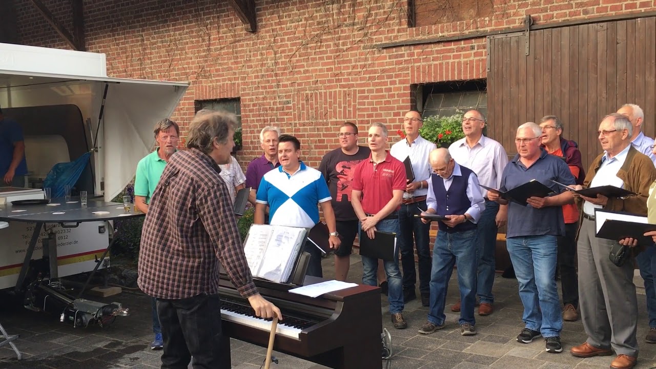 Der MGV Hasselsweiler bei der Gratulation der Spieler Majestaeten auf der Spieler Mühle 2018