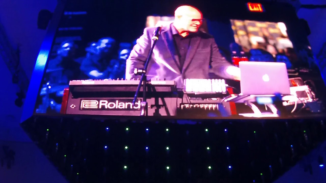 NAMM 2018 - Thomas Dolby accepts Roland lifetime achievement award and plays "She Blinded Me with Sc