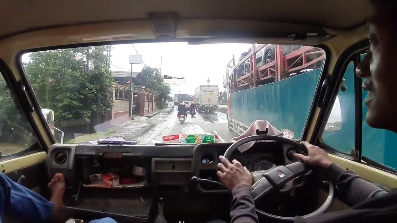 Wing Box Gesit Banget di Jalan Raya Tulis! Nekat Selip Antara Truk & Motor 😱🚛