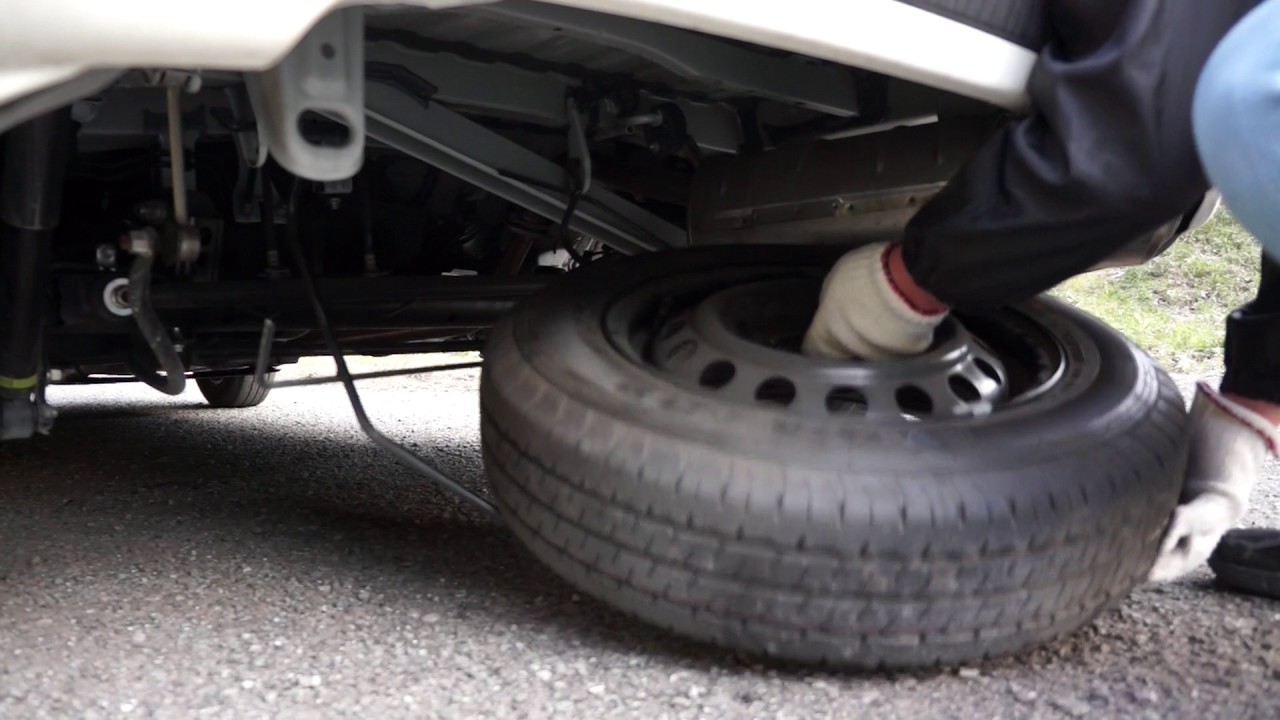 TOYOTA PROBOX スペアタイヤ交換
