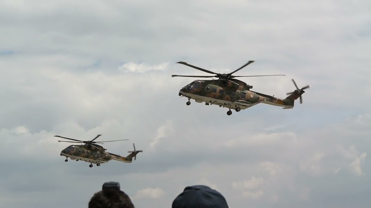 EH101 Merlin, helicopter maneuverability demonstration, 2010
