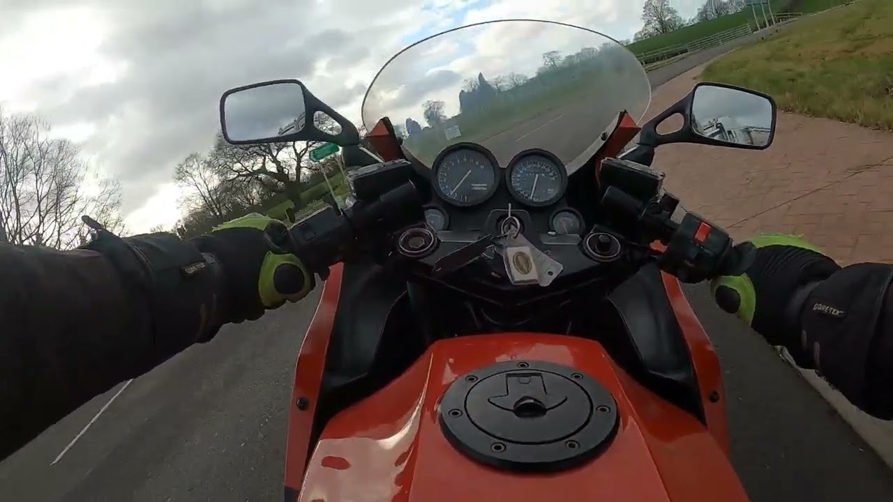 1990 Kawasaki GPZ900R Walkaround & Test Ride