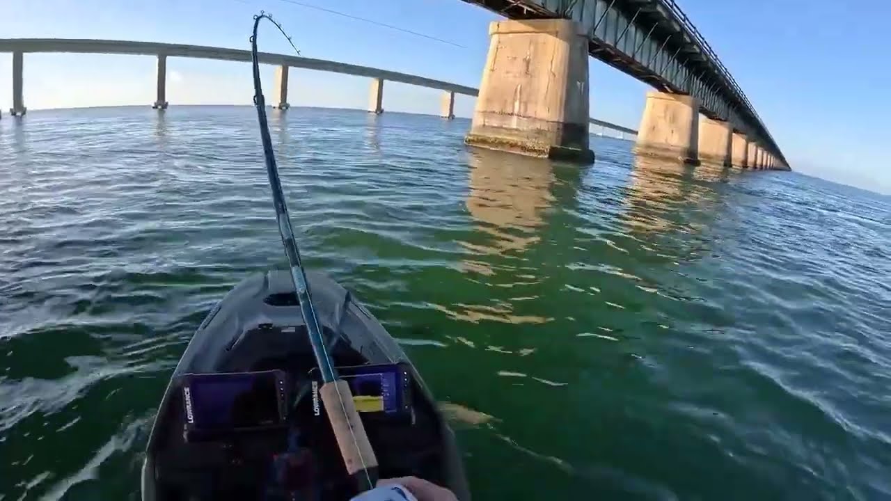 Это была САМАЯ БЕЗУМНАЯ борьба, которую я когда-либо вел с каяка! ЭПИЧНЫЙ УЛОВ!!