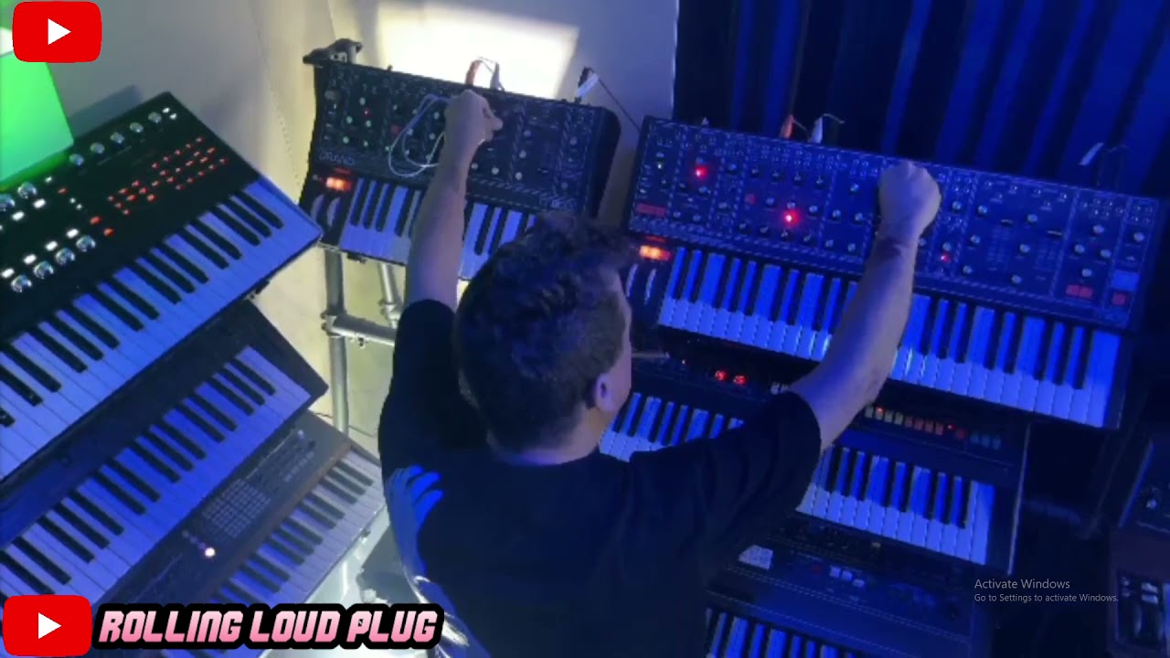 MIKE DEAN PLAY SOME FIRE SYNTHS - SYNTH LIVESTREAM