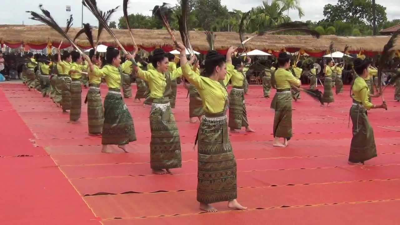 ฟ้อนหางนกยูง รำบูชาพระธาตุพนม 2555