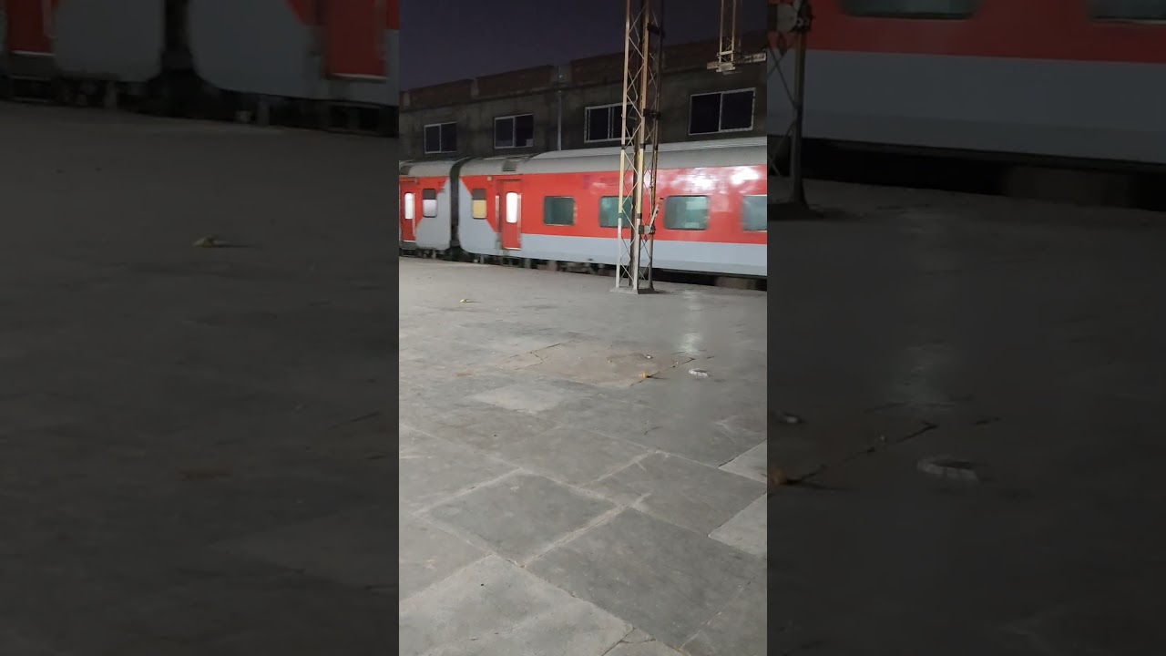 19037/Avadh express departure from Firozabad