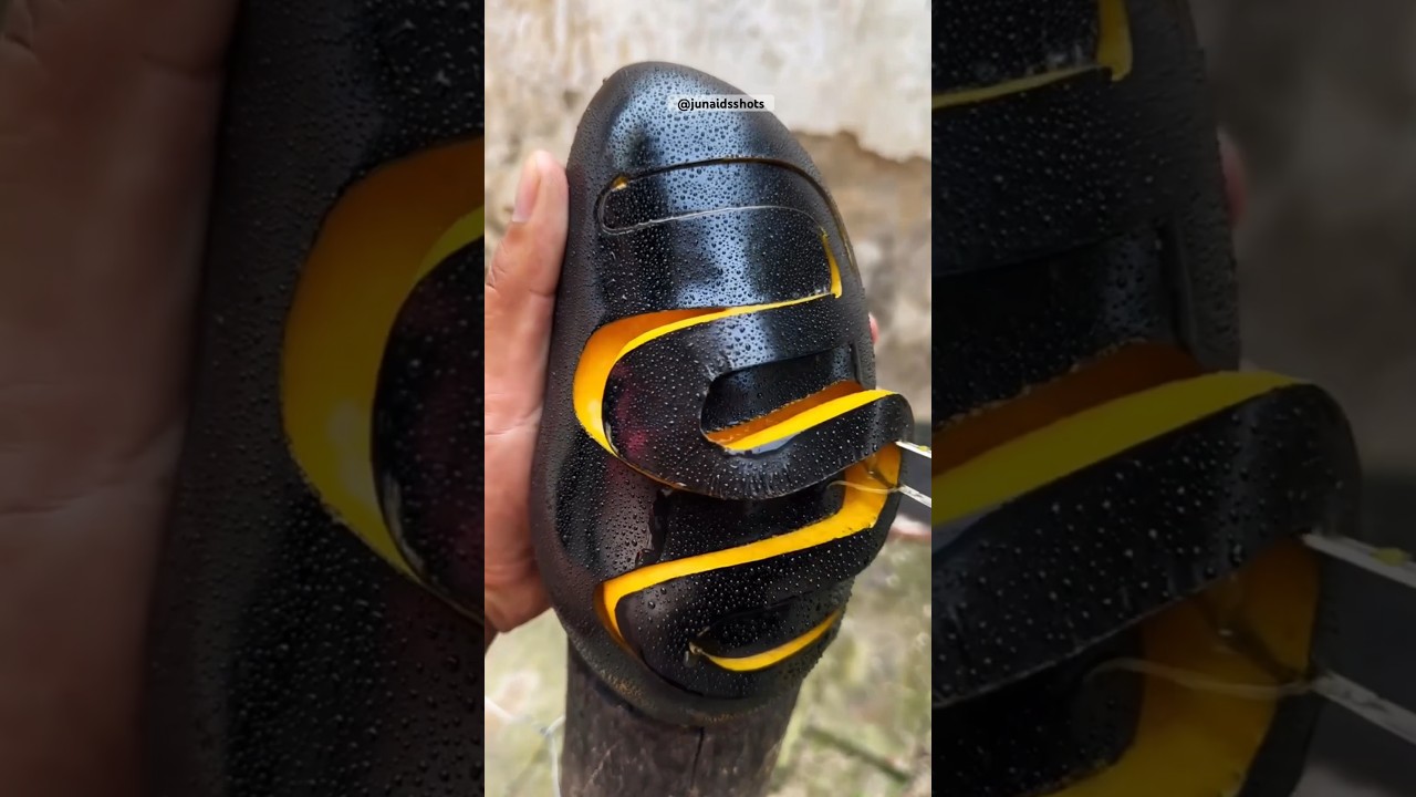 Black mango 🥭 #shortsvideo #fruit #food #fruitcutting #junaidsshots #ytshort #youtubeshorts #mango