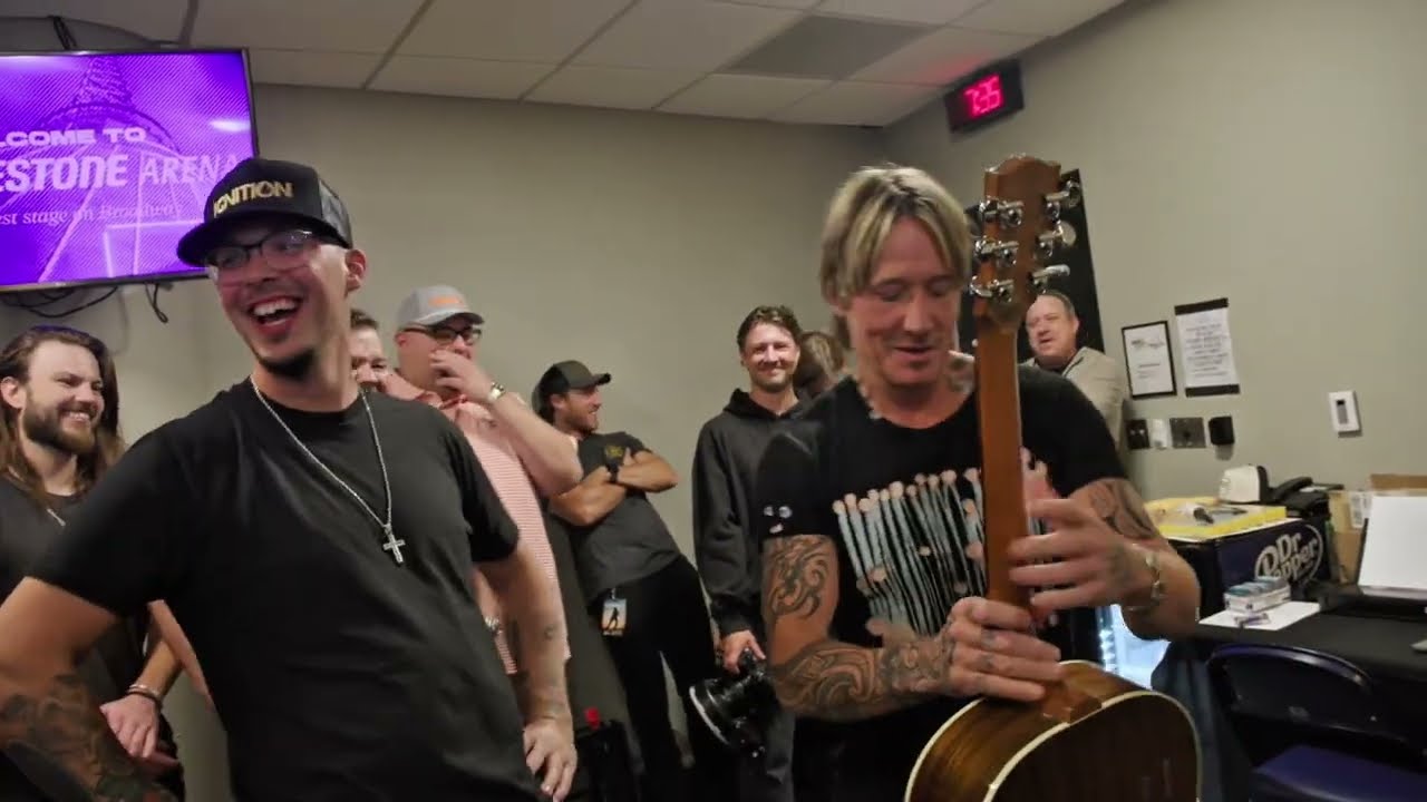 We've had such a blast on tour with you @KeithUrban Happy Birthday Brother!  🤟💪 🎂