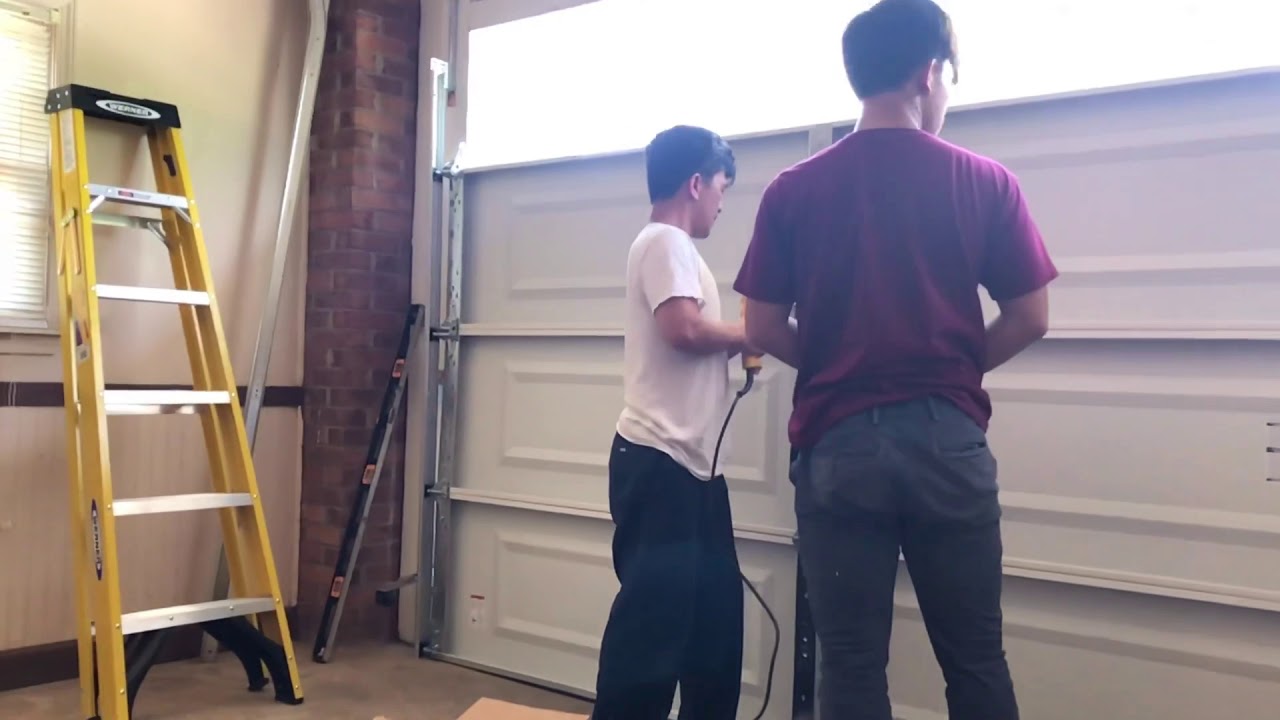 Sửa nhà, garage door replacement (thay cửa nhà để xe)