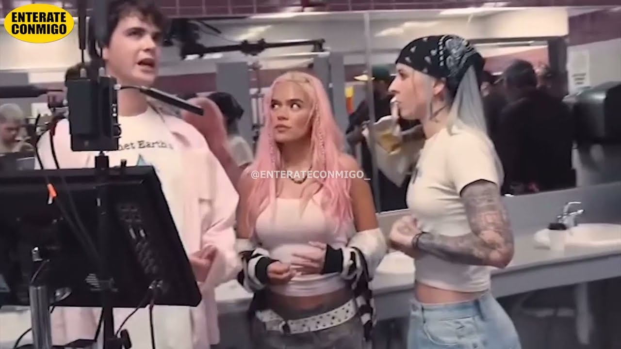 KAROL G & YOUNG MIKO - DETRAS DE CAMARA de CONTIGO