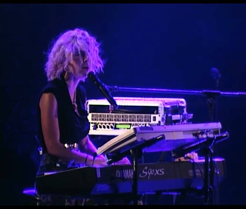 (HD) Marina and the Diamonds - Numb (Paredes de Coura Festival 19/08/2011) 7