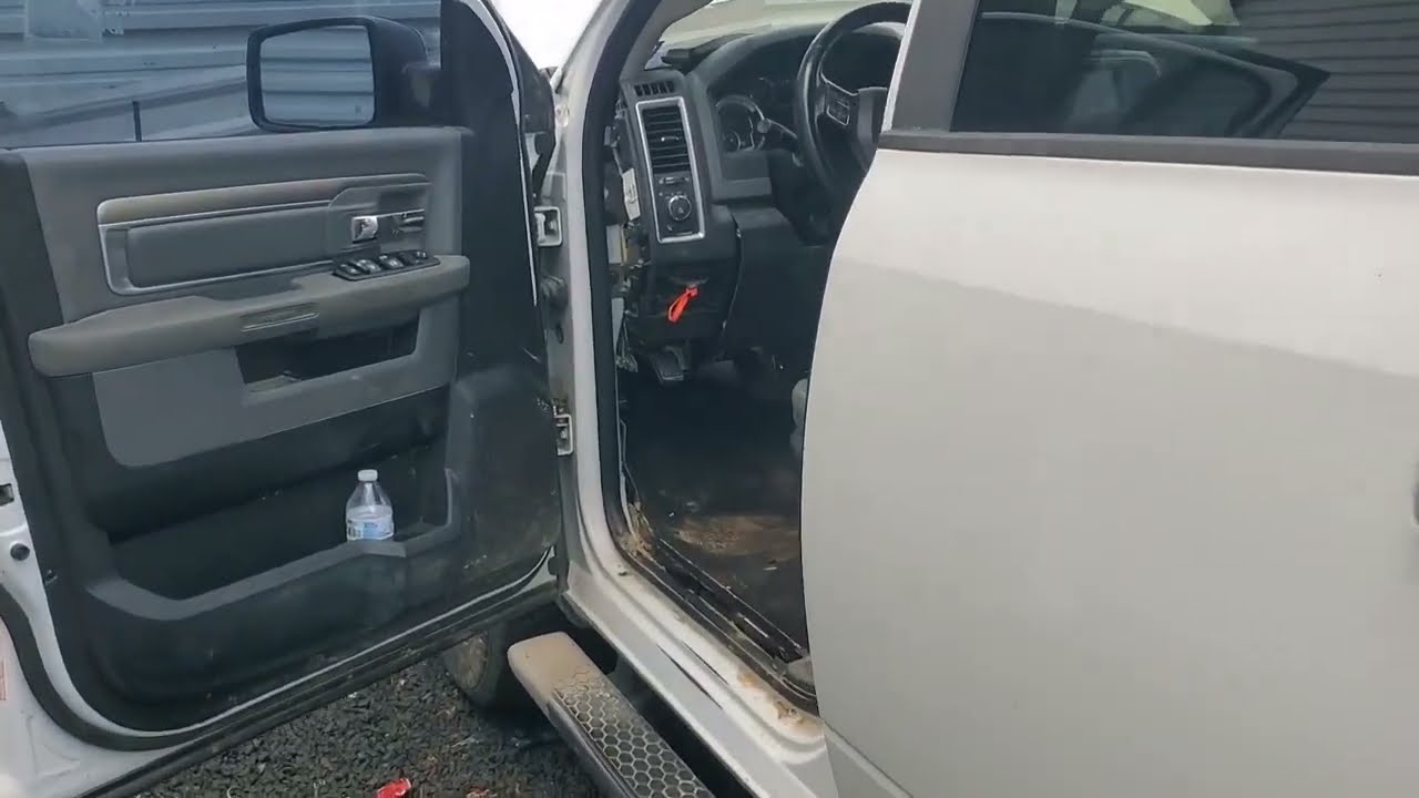 Dodge RAM: Нет питания на блоке приборов! Не крутится стартер! Грузовик не реагирует! Нет связи! ...