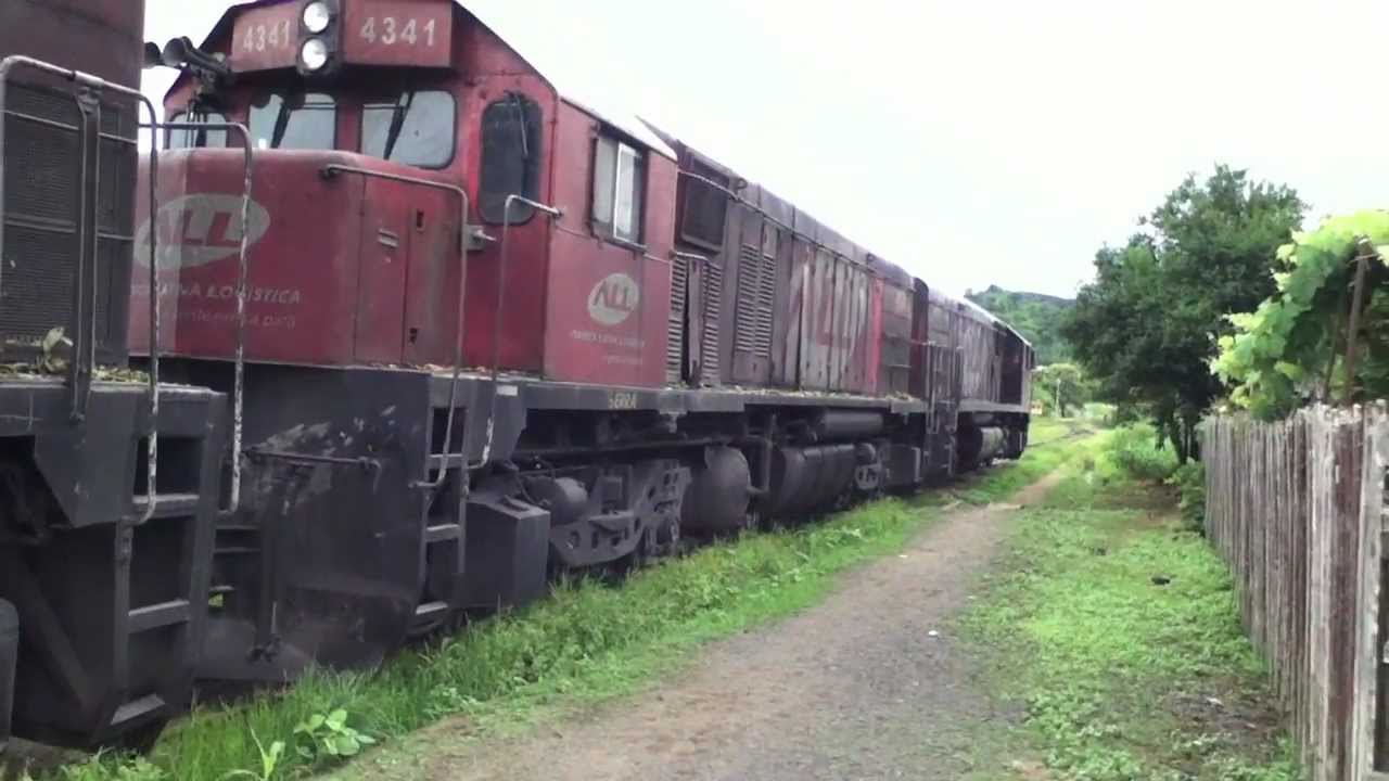Trem partindo da esta&ccedil;&atilde;o Rio Vermelho