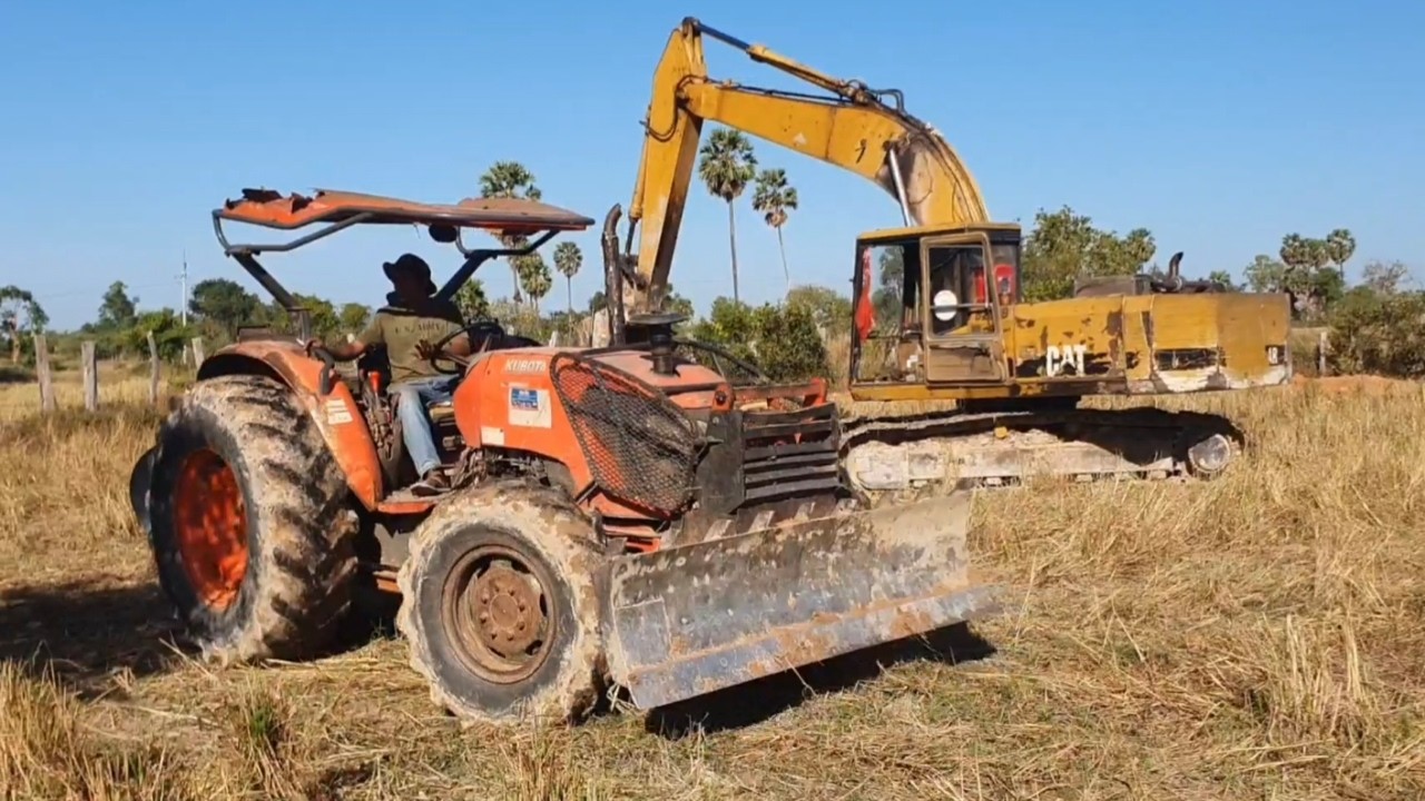  Excavator E200B – Built to Last, Trusted to Perform