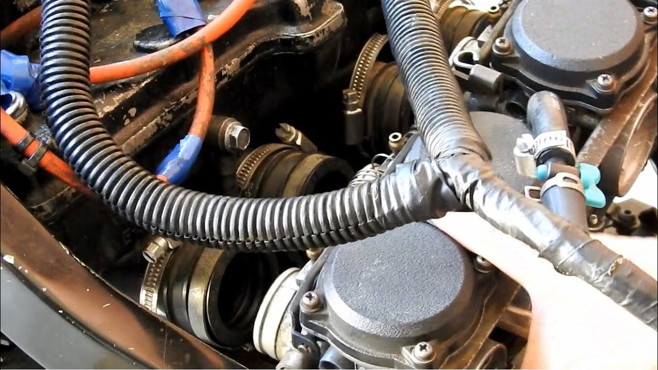 1985 Kawasaki GPZ-600-R Carburettor Re-Installation  (Airbox Technique)