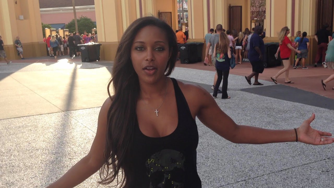 Eden gets into the Halloween spirit - Video Blog: Sept. 27, 2014