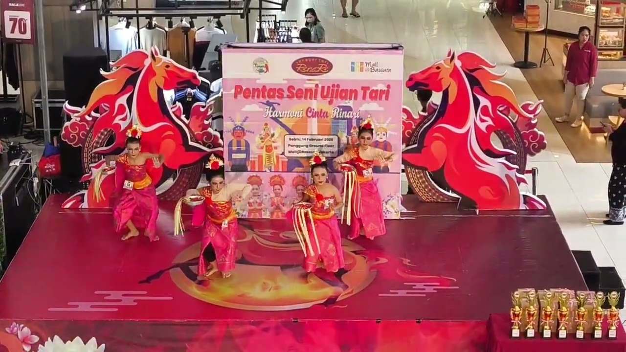Tari pendet bali