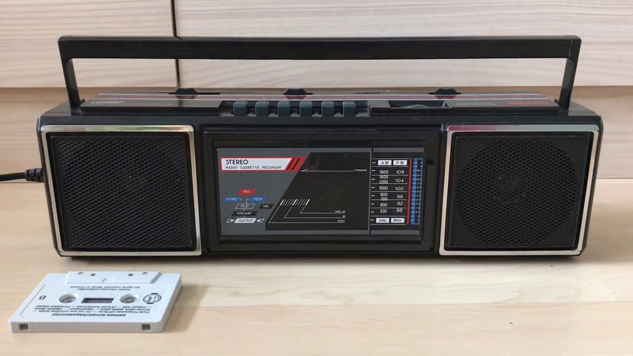 Retro ministereo Unisef z-103 FM radio compact portable device