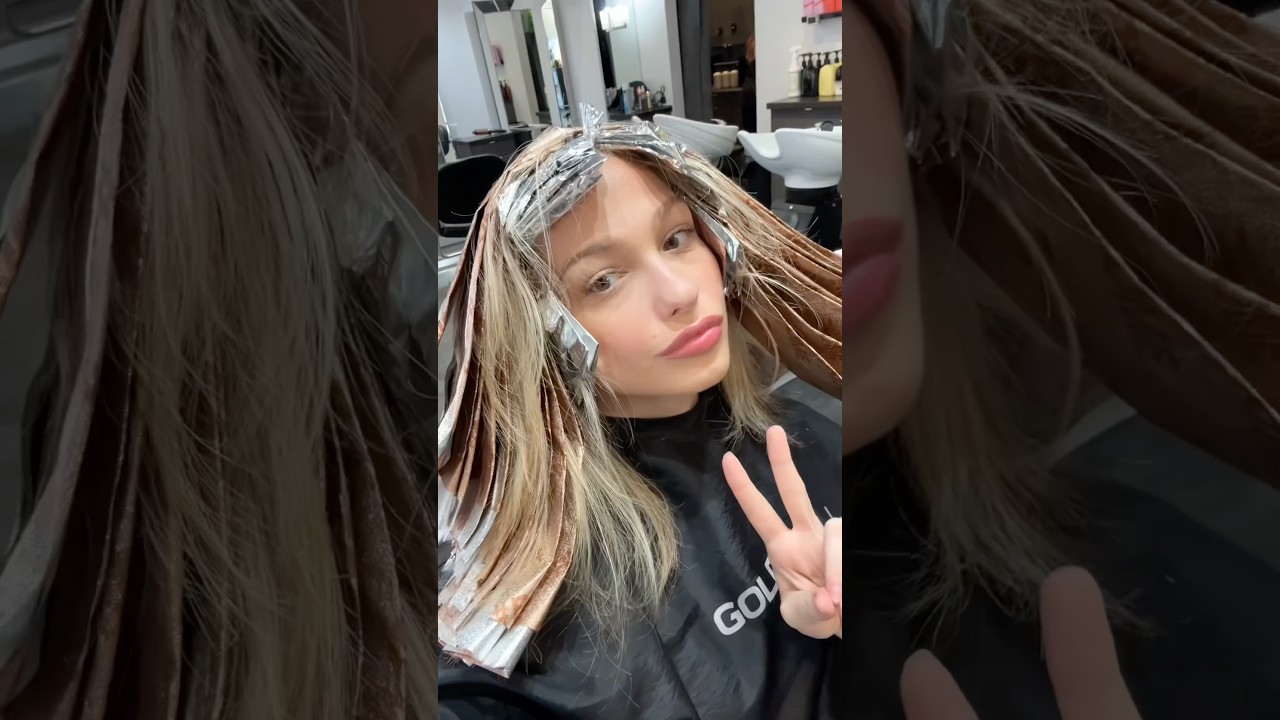 Bleaching my hair blonde #vlog #hairsalon