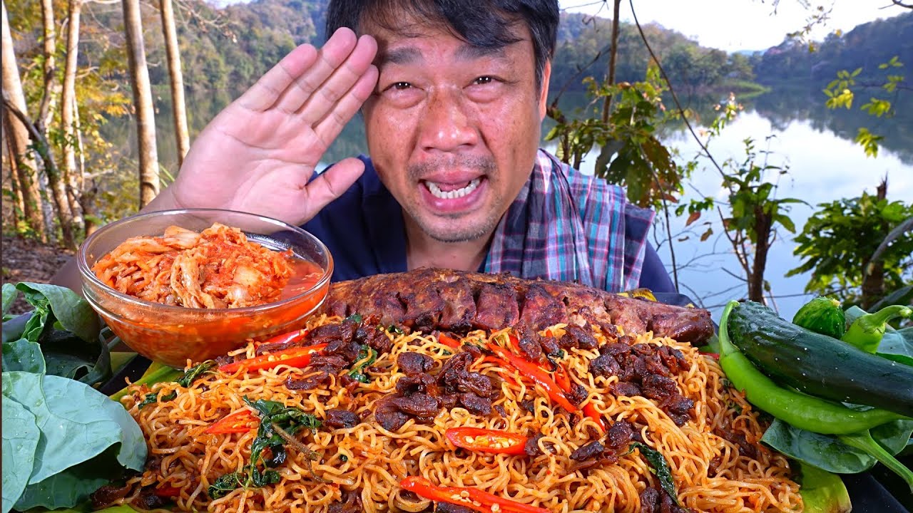 THAI ROASTED PORK RIBS AND NOODLES 