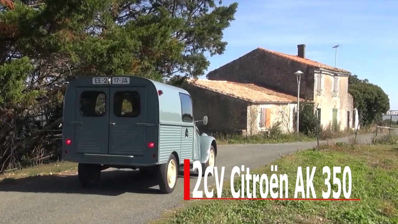 2cv Citroën fourgonnette dans l'Ïle-de-Ré (17) comme au temps d'avant.