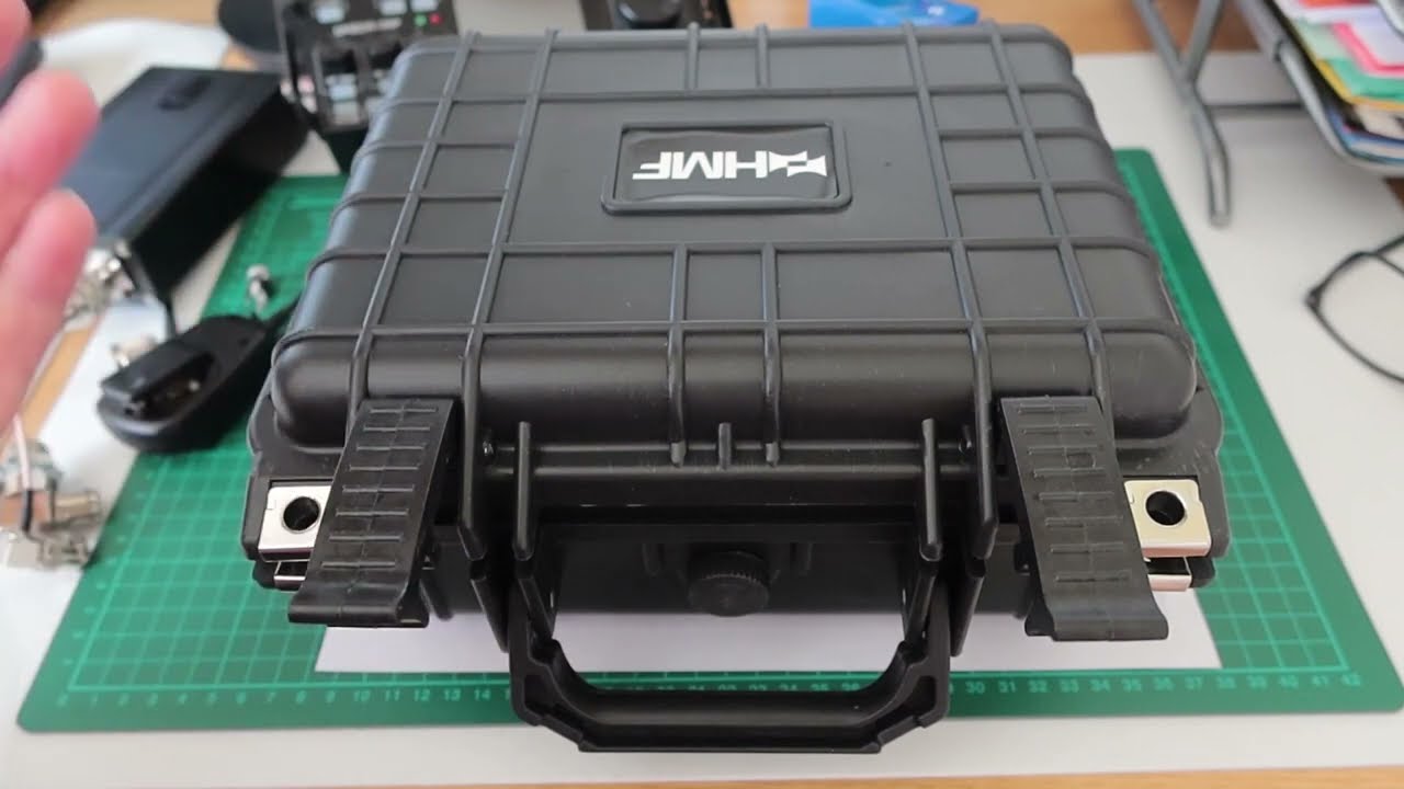 #A117  Montaje de una emisora de HF  QRP en un pequeño maletin transportable