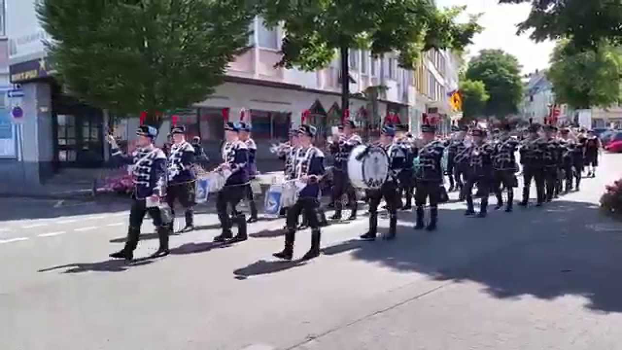 Sch&uuml;tzenfestmarsch der Western-Kompanie in Paderborn am 11.07.2015