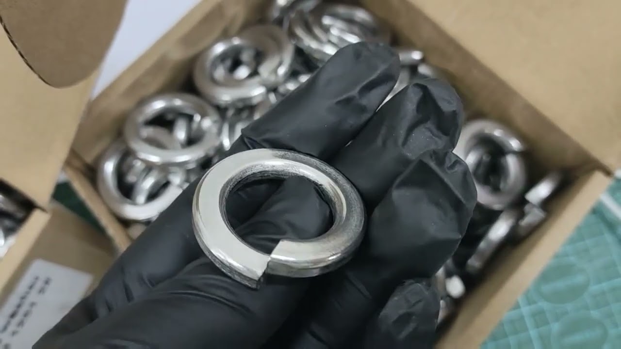 Split lock washer