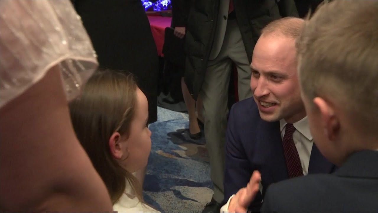 Menina brit&acirc;nica que salvou a m&atilde;e 'd&aacute; aula' a pr&iacute;ncipe William