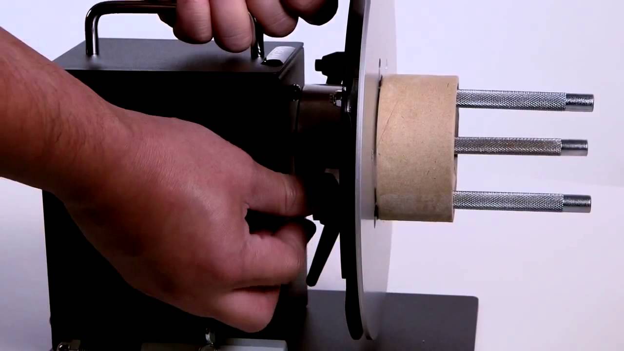 Label Rewinder with adustable core holder