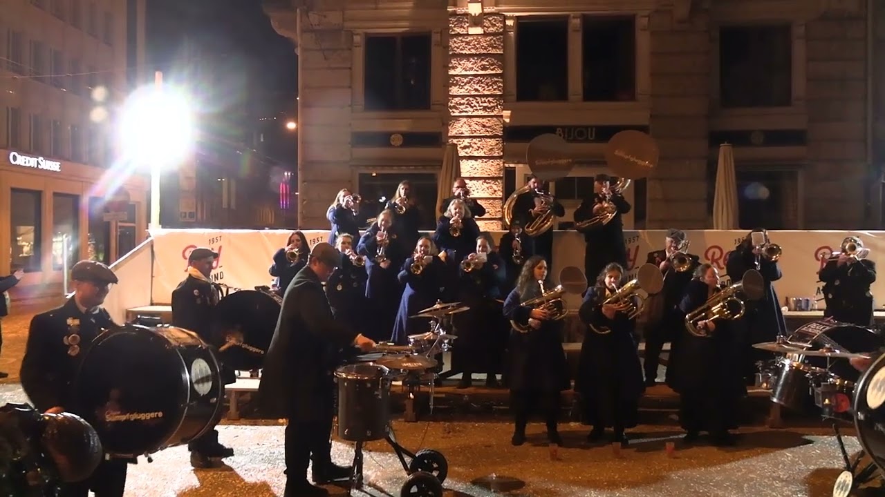 Sumpfgluggere Clique Vingelz Place centrale Carnaval Bienne 2025 vendredi Part6