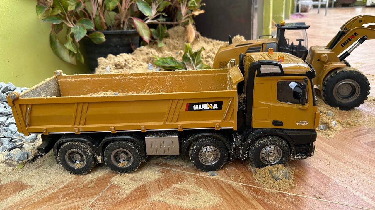 Amazing Sand Loading Action with RC Dump Trucks 🚧