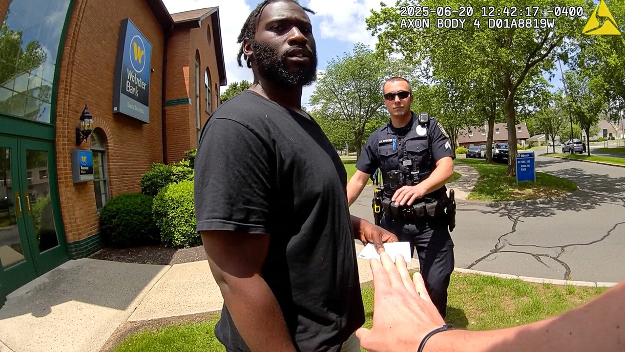 Serial Bank Scammer Gets Caught Red-Handed Trying to Cash a Fake $4,300 Check