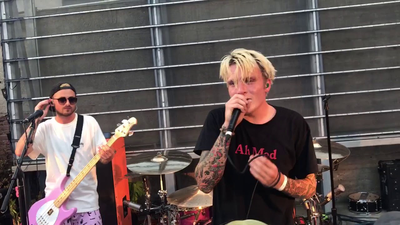Neck Deep - Motion Sickness X Emo Nite @ Space 15 Twenty