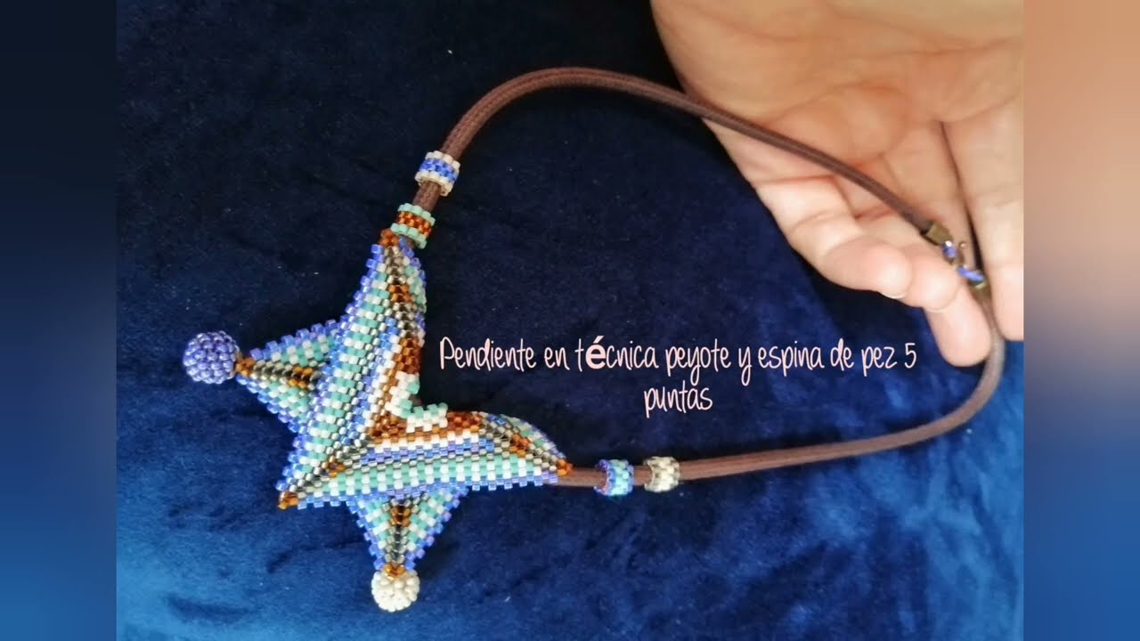 Pendiente 5 puntas en técnica peyote y espina de pez