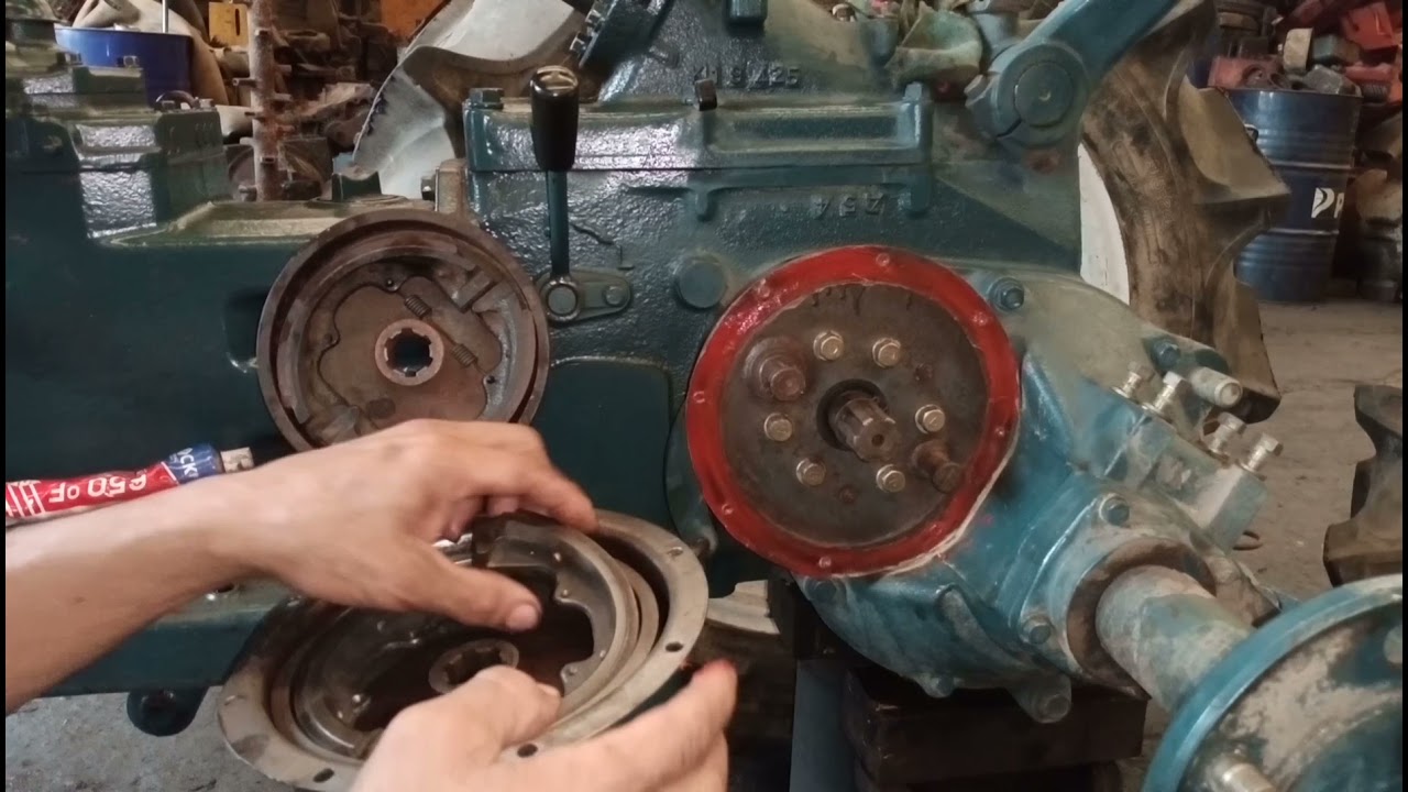 Brake drum and shoe replacement Kubota L2000