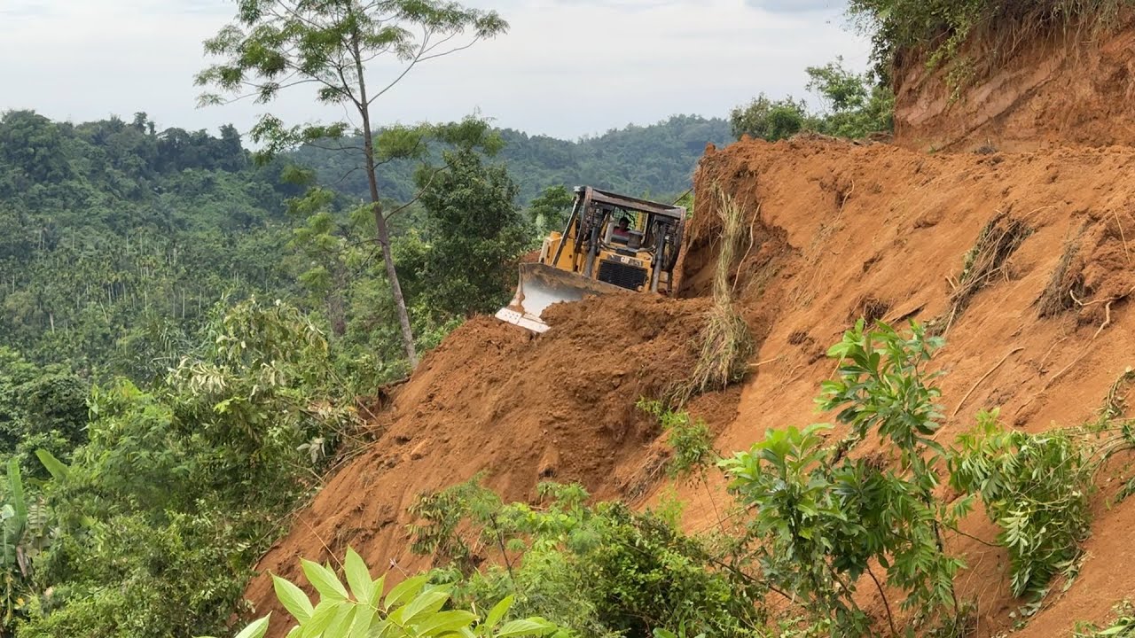 D6R XL Bulldozer PROS And CONS For High Risk Work On Mountain Roads