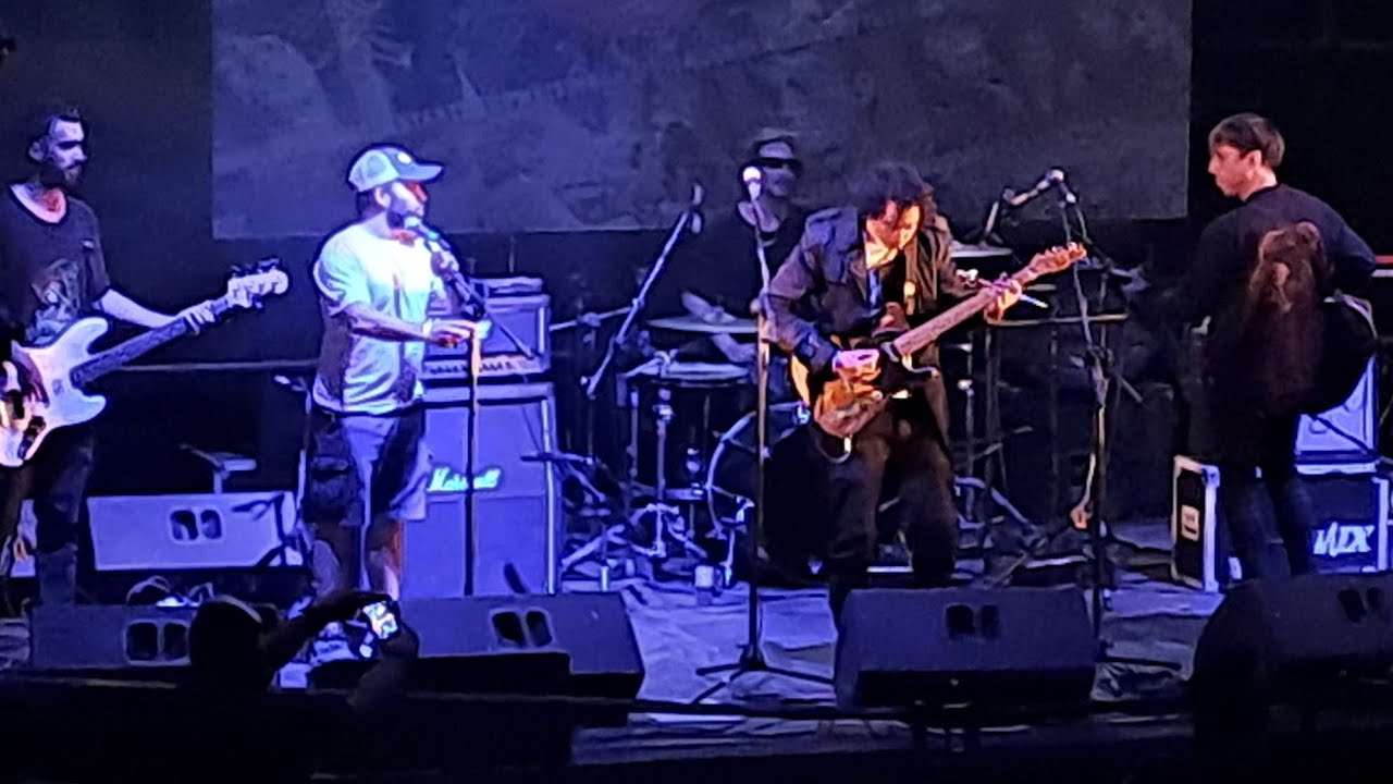 Está Saliendo el Sol - Intoxicados por Felipe Barrozo