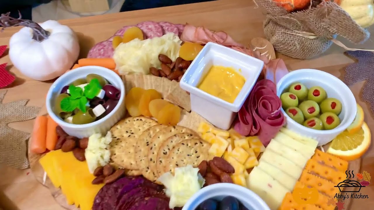 لوح الأجبان و اللحوم مستوحاة من فصل الخريف THE PERFECT FALL CHARCUTERIE BOARD - Fall Cheese Board