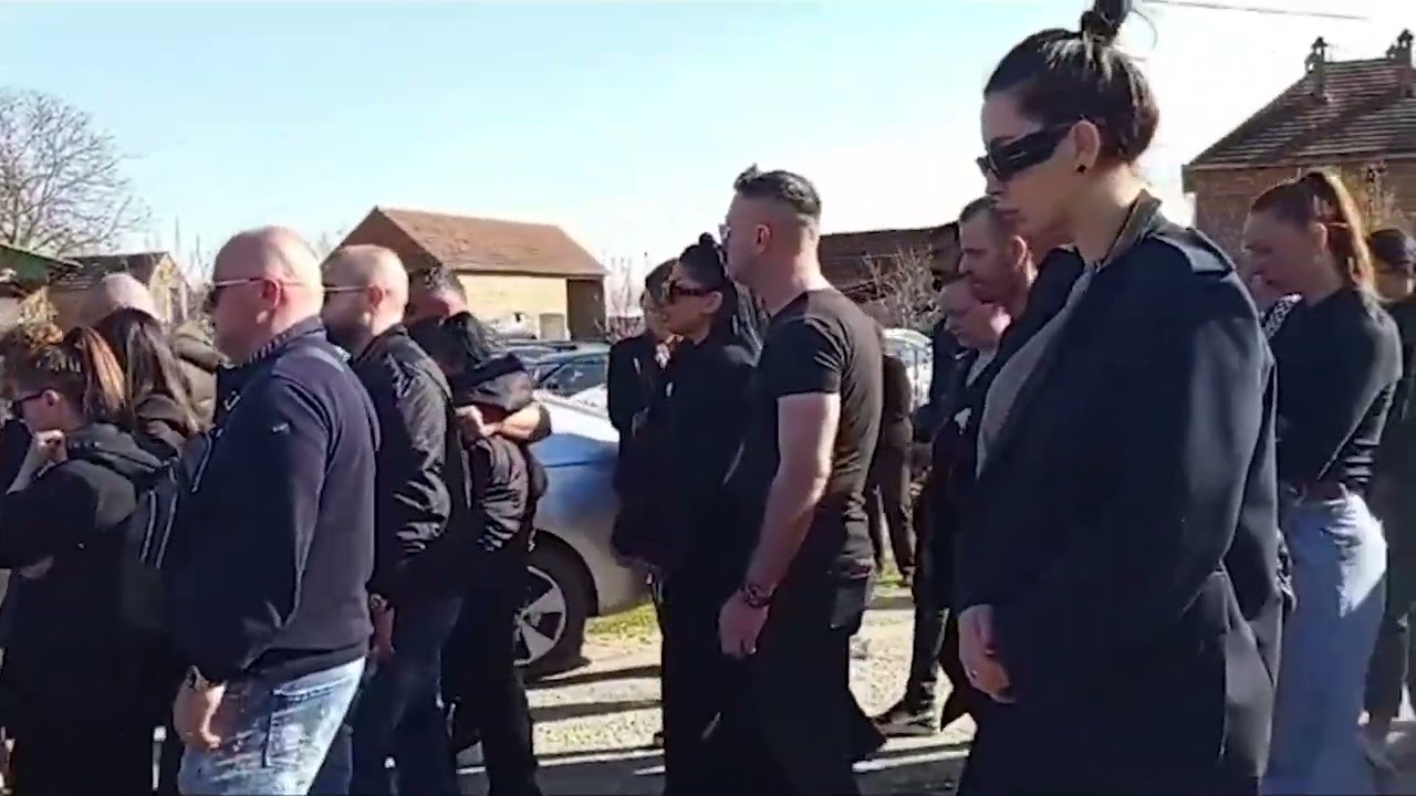 SAHRANA BRATA DARKA LAZICA Povorka, mir, jecaj i tisina