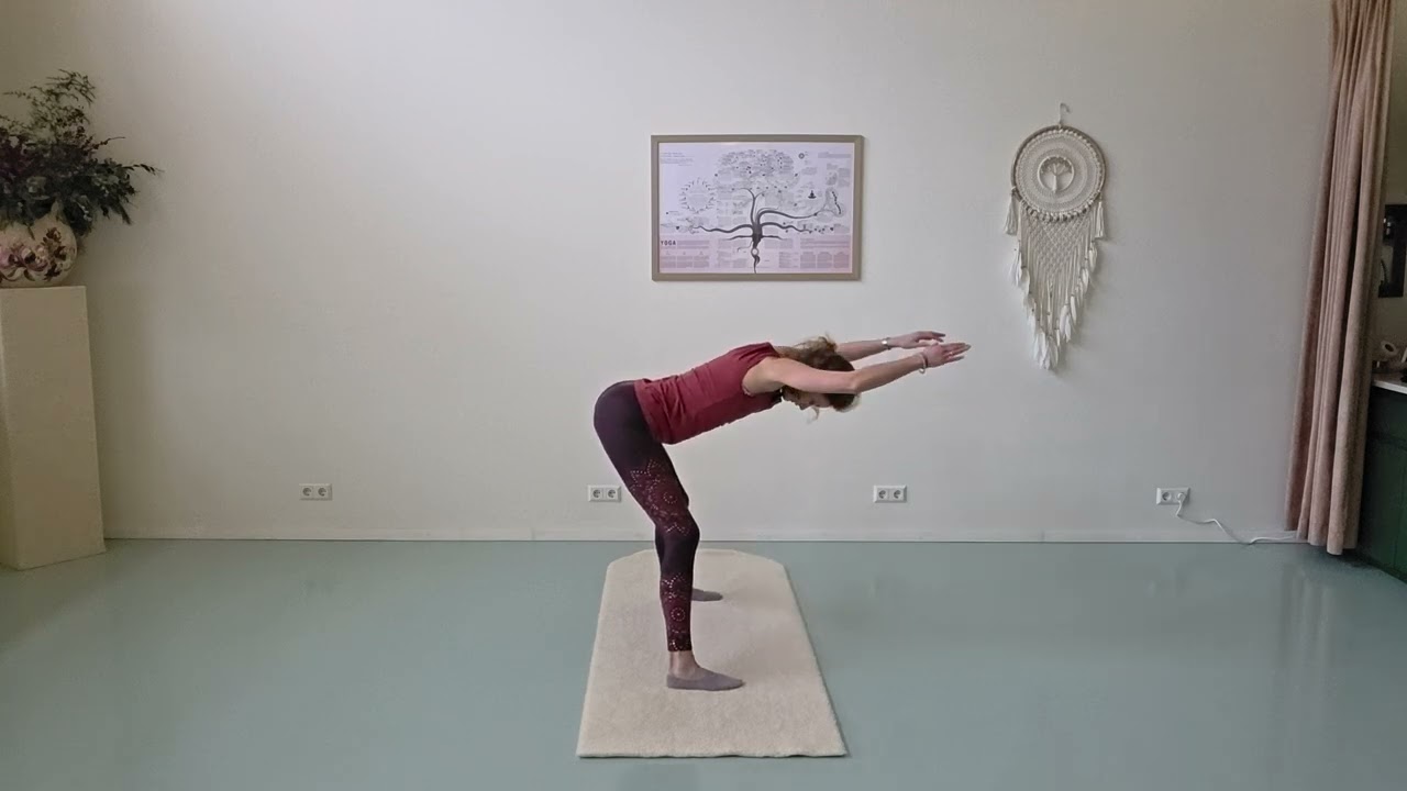 Actieve flow yogales voor het bekken en de onderrug.