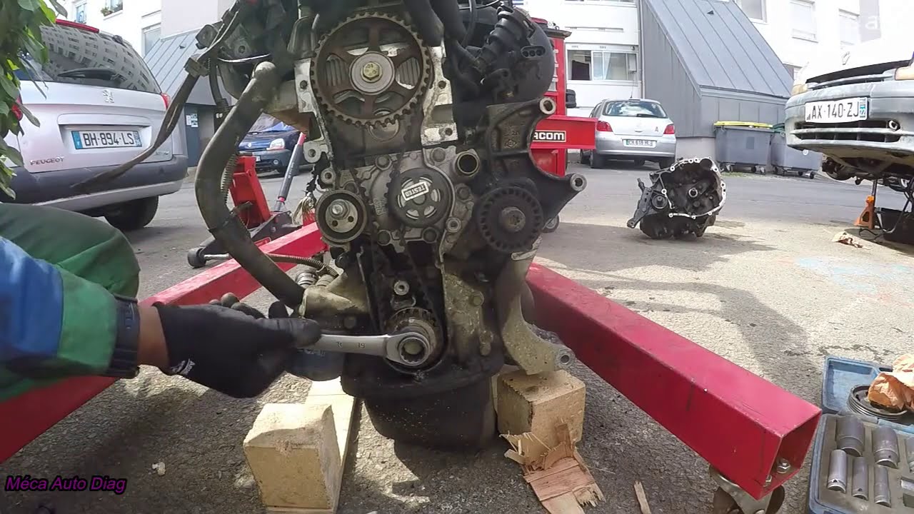 Comment remplacer une courroie Distribution Moteur 1.2 l (super trop facile)